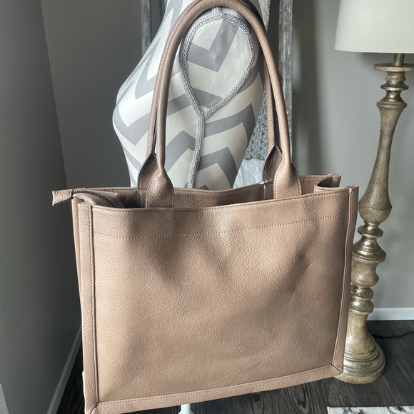 DARCY MARKS LONDON TAN LARGE TOTE - Picture 16 of 16